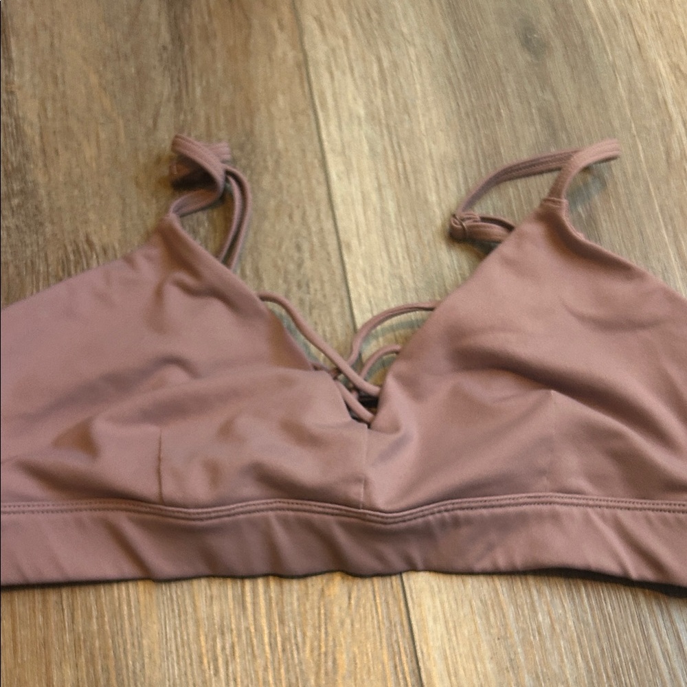 Excellent condition Alo sports bra